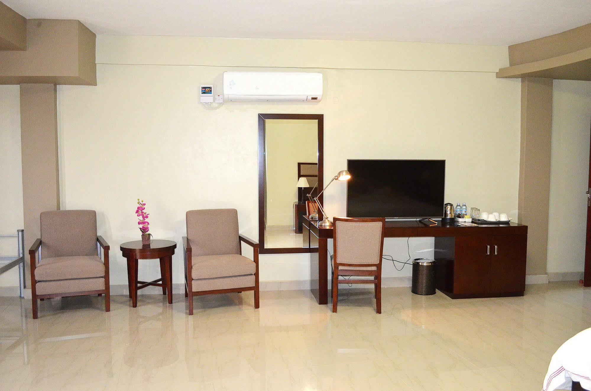 Hillside Plaza Hotel Kampala Exterior photo