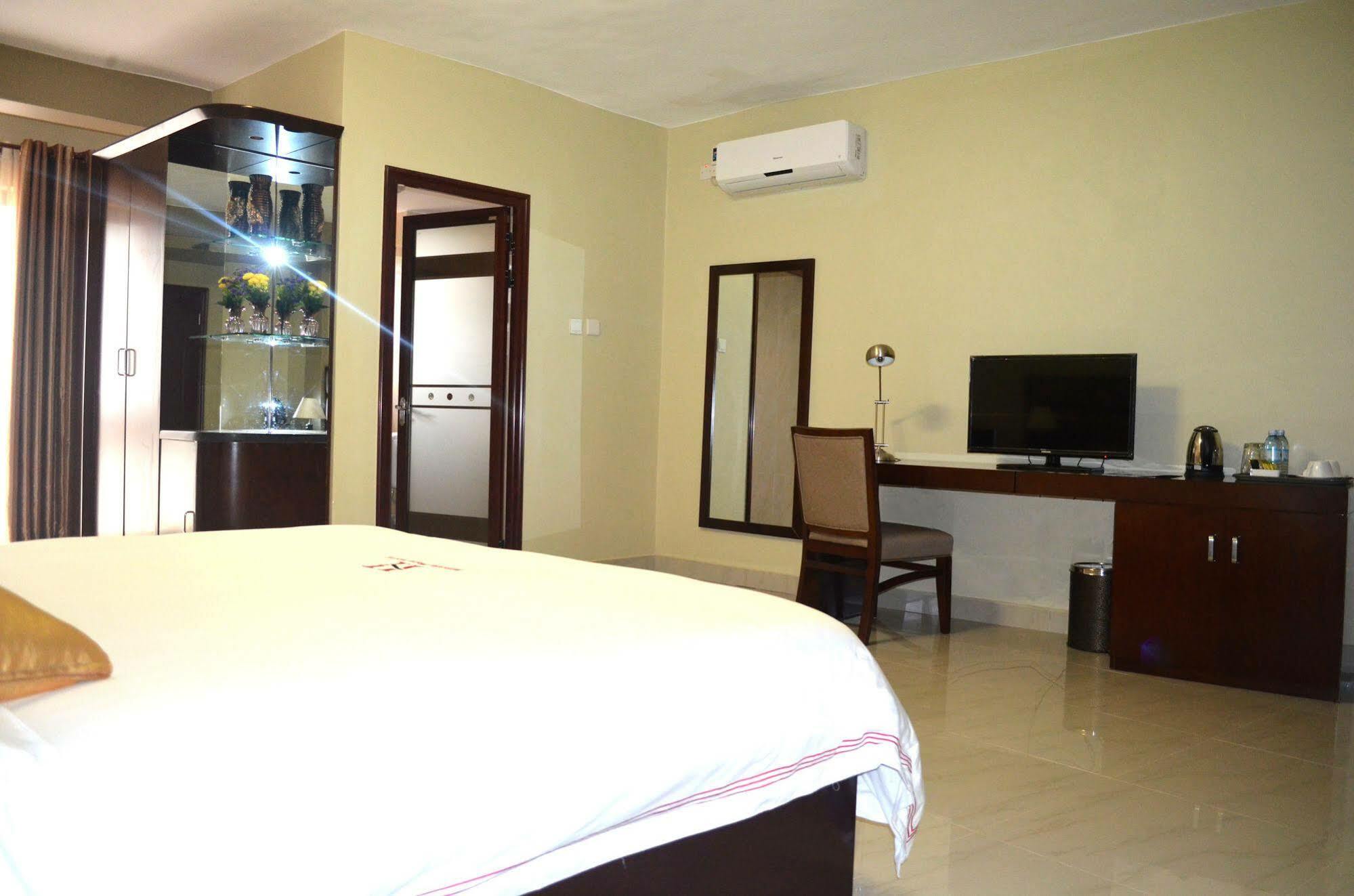 Hillside Plaza Hotel Kampala Exterior photo