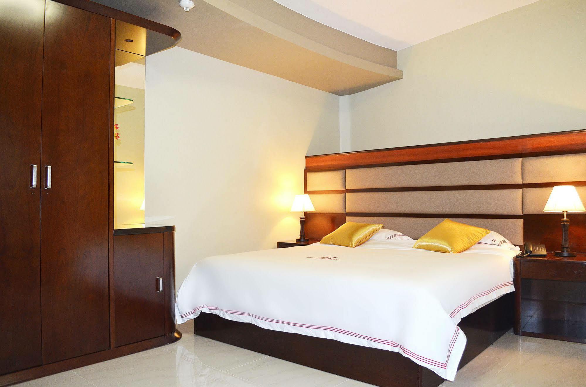 Hillside Plaza Hotel Kampala Exterior photo